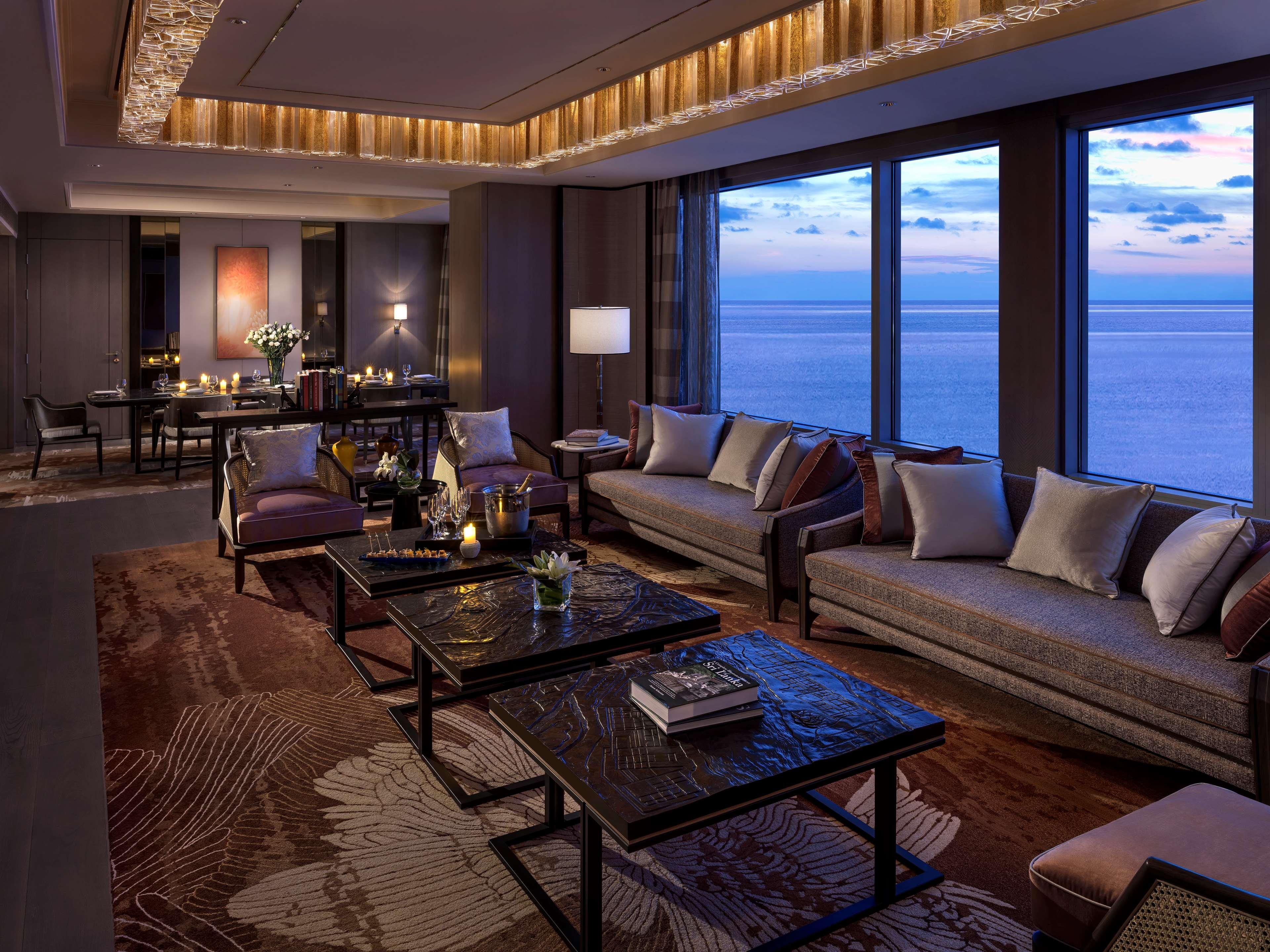 Shangri-La Kolombo Bagian luar foto The living room of a Presidential Suite