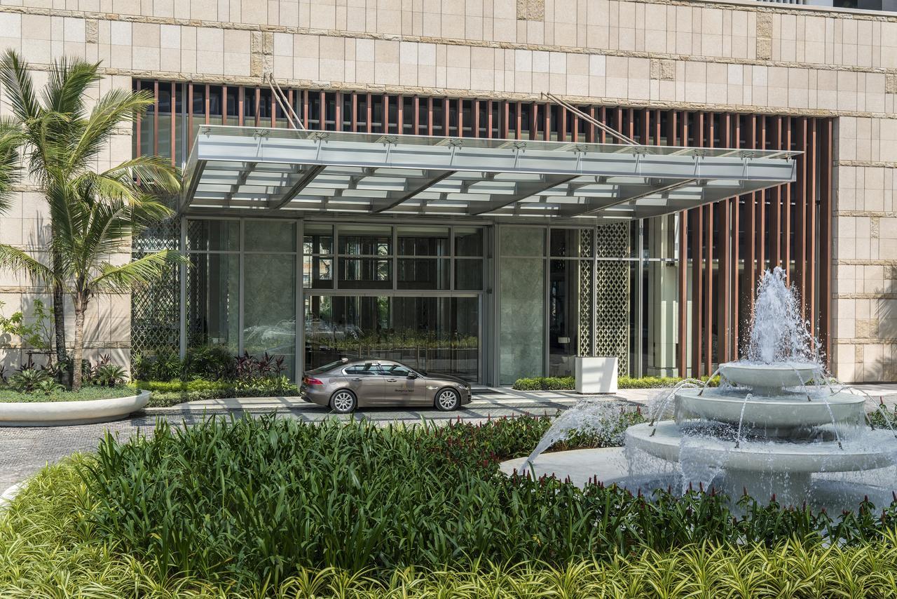 Shangri-La Kolombo Bagian luar foto The entrance of the Ritz-Carlton, Marina Beach, Chennai